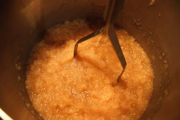 Super simple homemade applesauce - with only 3 ingredients, and no added sugar. Serve as a side or a snack, or use in baking!