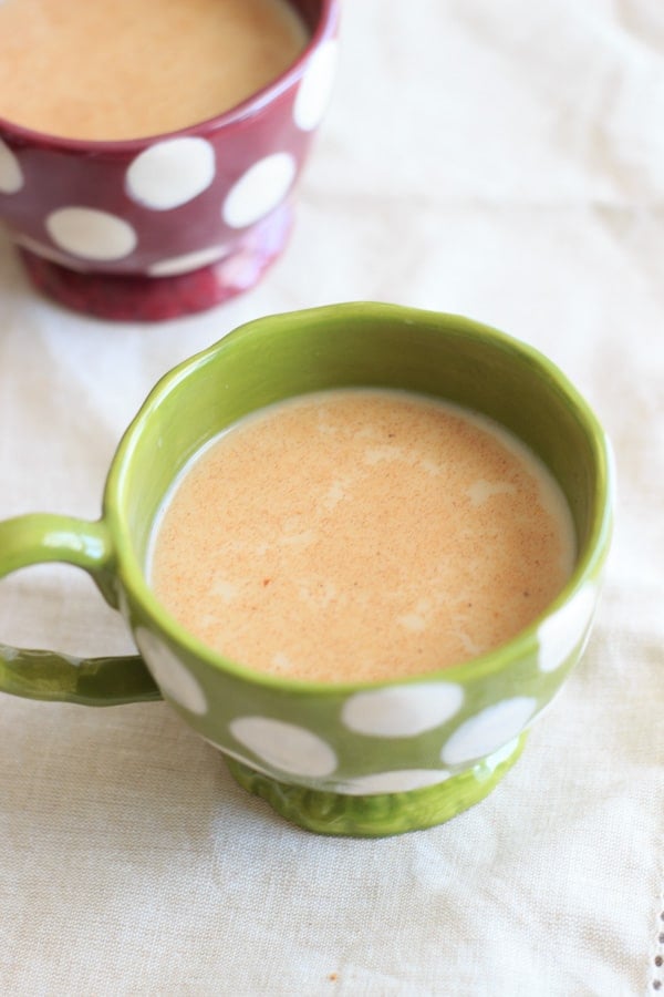 Skinny pumpkin spice latte - in the crockpot! Perfect for large parties or a way to treat yourself on a lazy morning.