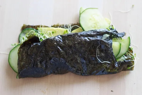 Vegan friendly "sushi" nori roll with only raw vegetables. Fun to make and to eat!