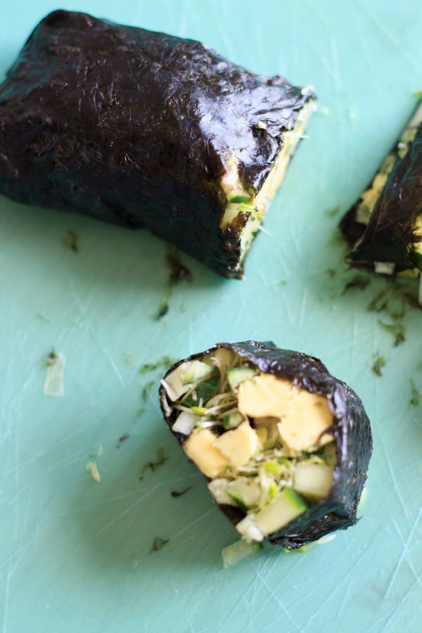 Vegan friendly "sushi" nori roll with only raw vegetables. Fun to make and to eat!