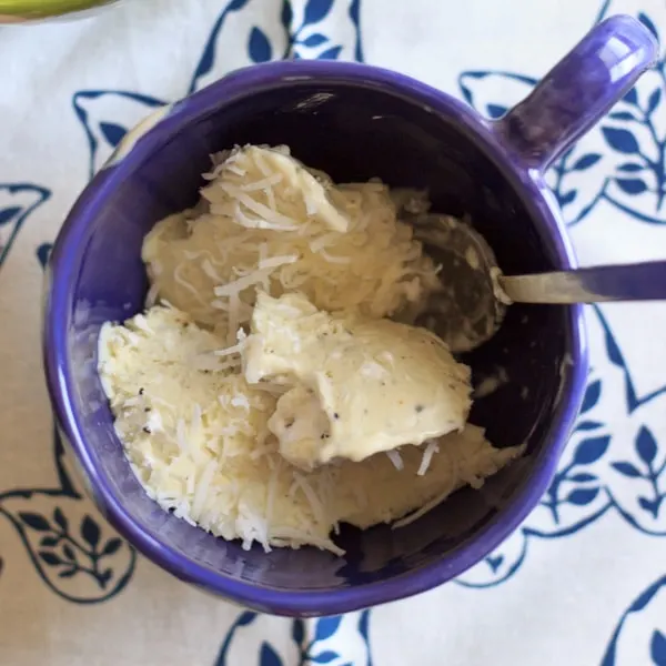 Coconut kiwi ice cream serving size in a mug