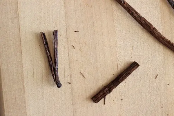 madagascar vanilla beans sliced in half