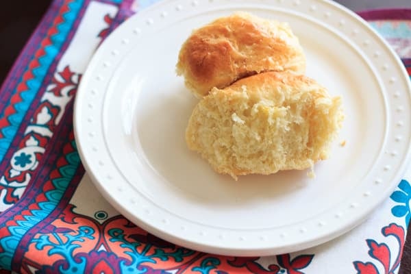 Sweet hawaiian bread - copycat version of King's Hawaiian! | trialandeater.com