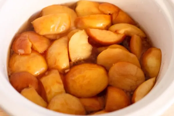 Homemade apple cider make in a crock pot, perfect to drink on a cold winter day. Can customize to your tastes, and is a great homemade treat for everyone!