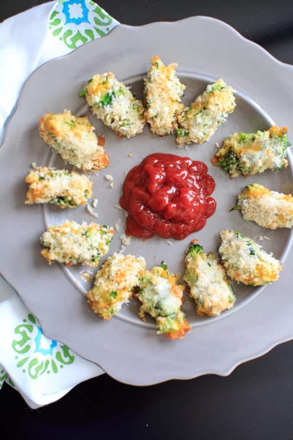 Broccoli Cheddar Bites - perfect snack or finger food for a delicious serving of veggies. Both kids and adults will love them!