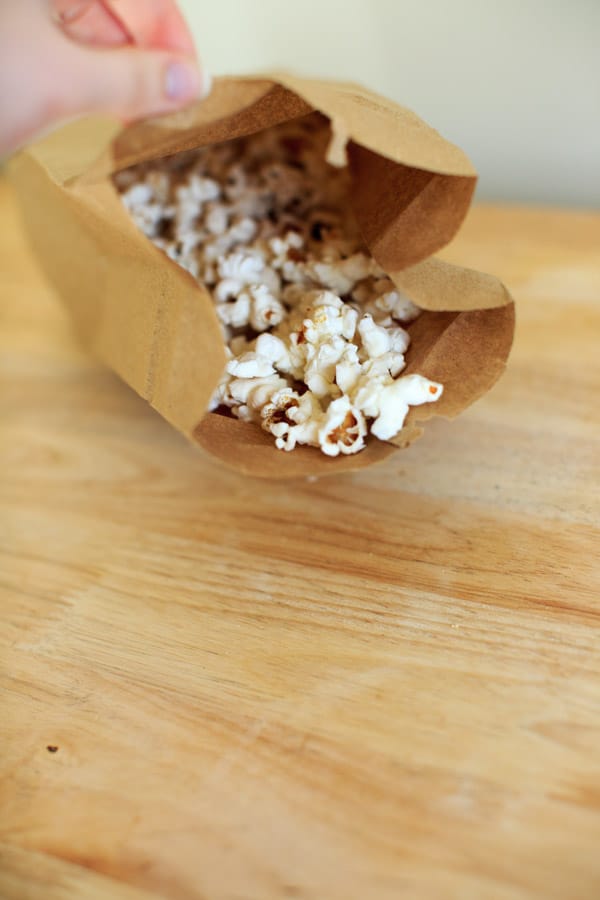 How to make homemade popcorn, 3 ways. No need to buy store-bought popcorn bags when it's so easy to make healthy preservative-free popcorn at home!