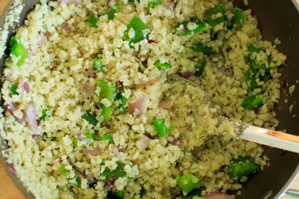 Riced cauliflower with green peppers and spices. This low-carb, healthy side dish is completely customizable and will be ready in 15 minutes!