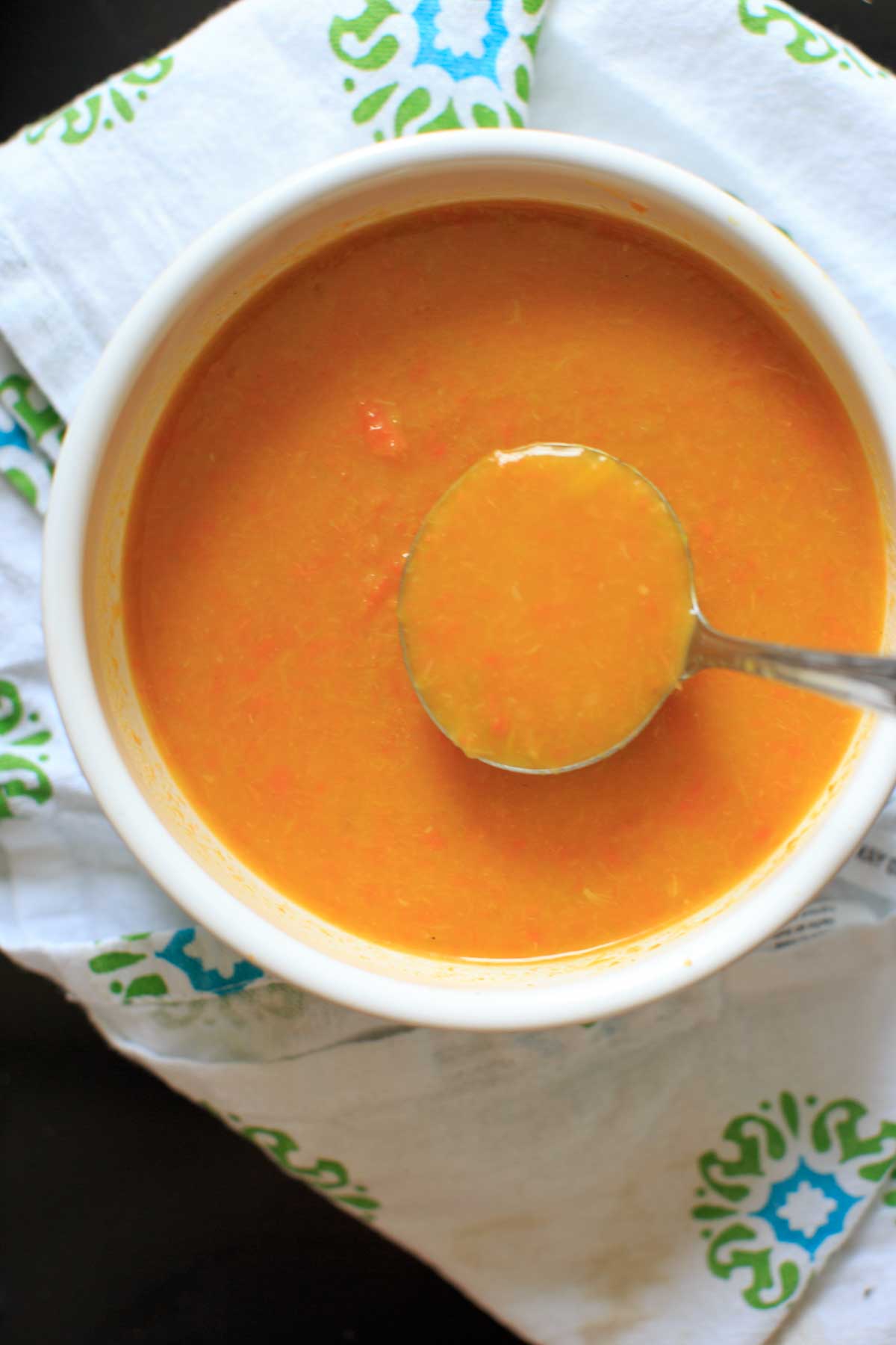 Carrot and Leek Soup - one pot meal ready in 30 minutes. Super flavorful and healthy vegetable meal!