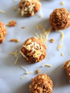 Vegan and gluten-free no-bake carrot cake energy bites. Quick easy snack that's healthy but tastes like dessert!