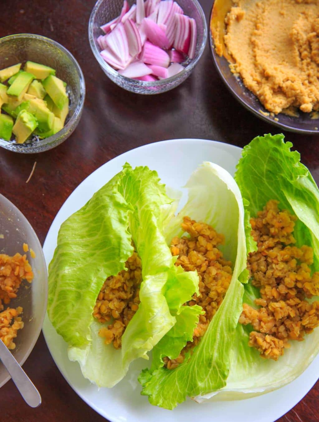 Lentil lettuce wraps with lemon garlic hummus. Healthy, easy, customizable and full of flavor!