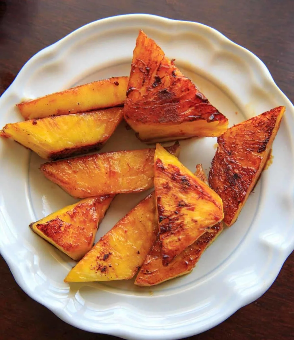 Grilled pineapple with honey