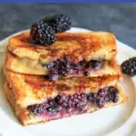 Blackberry Brie Grilled Cheese Sandwich - perfect end of summer / early Fall snack or meal! Sweet and savory combo gives a fun twist on the classic.