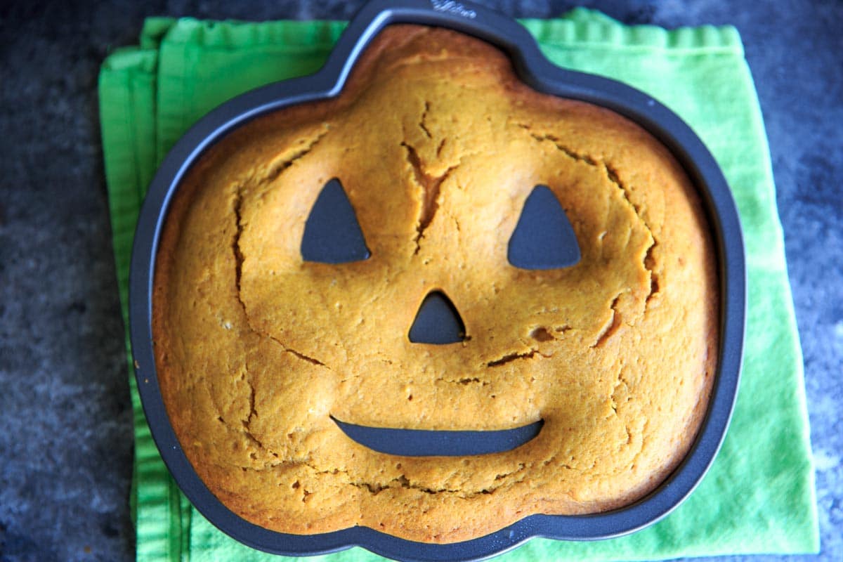 Pumpkin Cake with Pumpkin Cream Cheese Icing