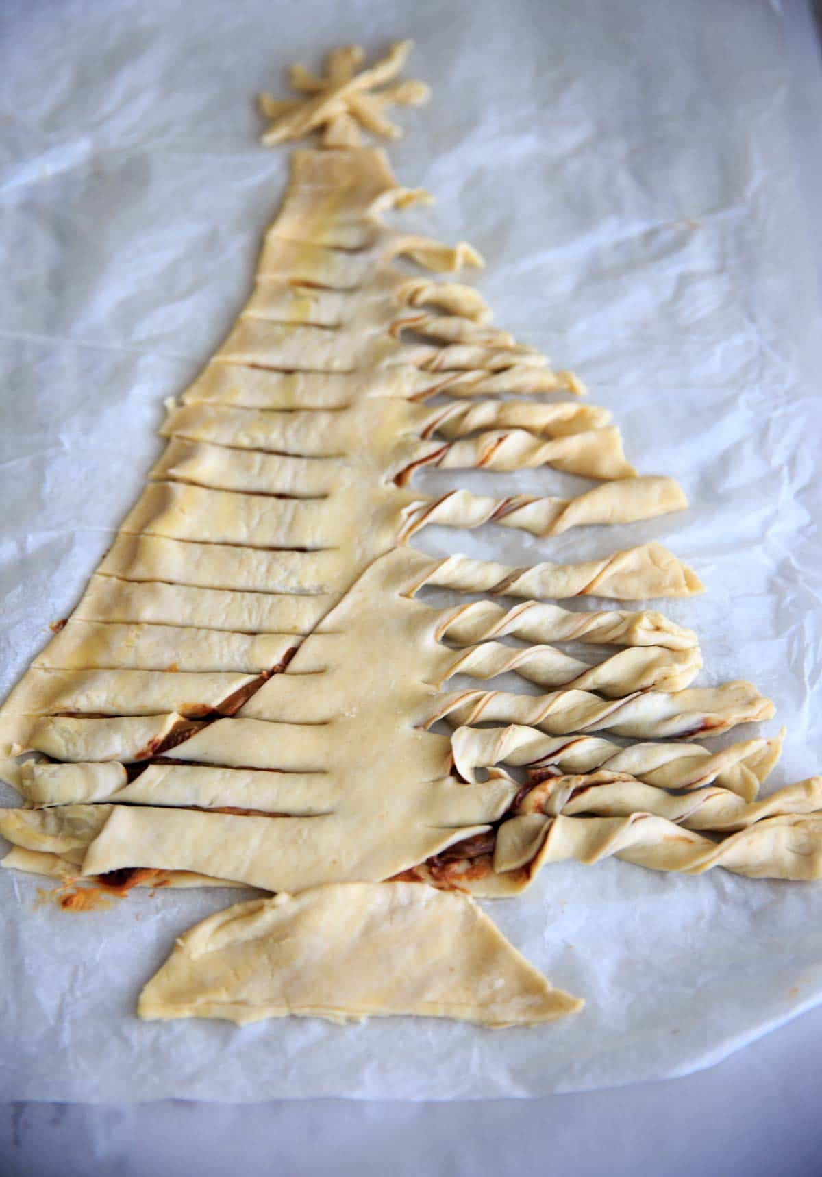 Twist the branches of pastry to make the design.