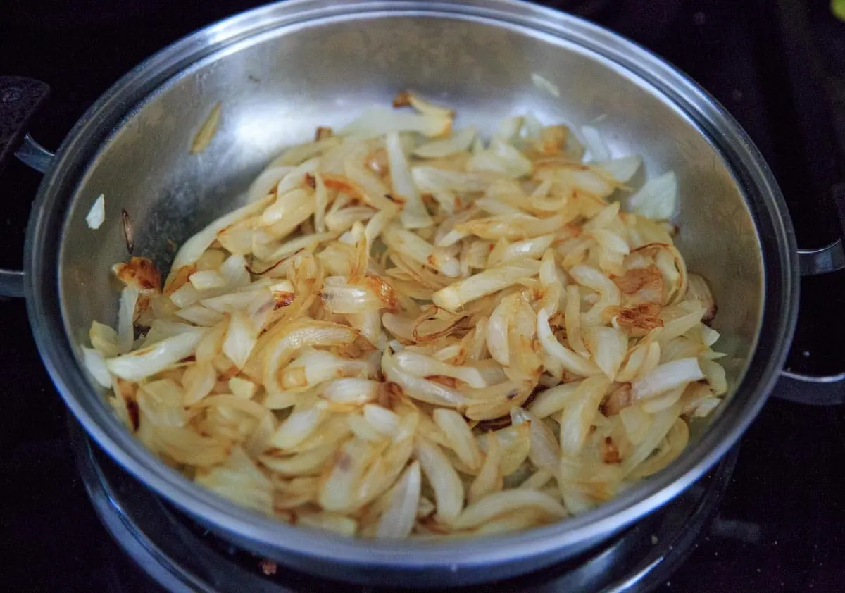 how to caramelize onions - step 2, onions starting to brown