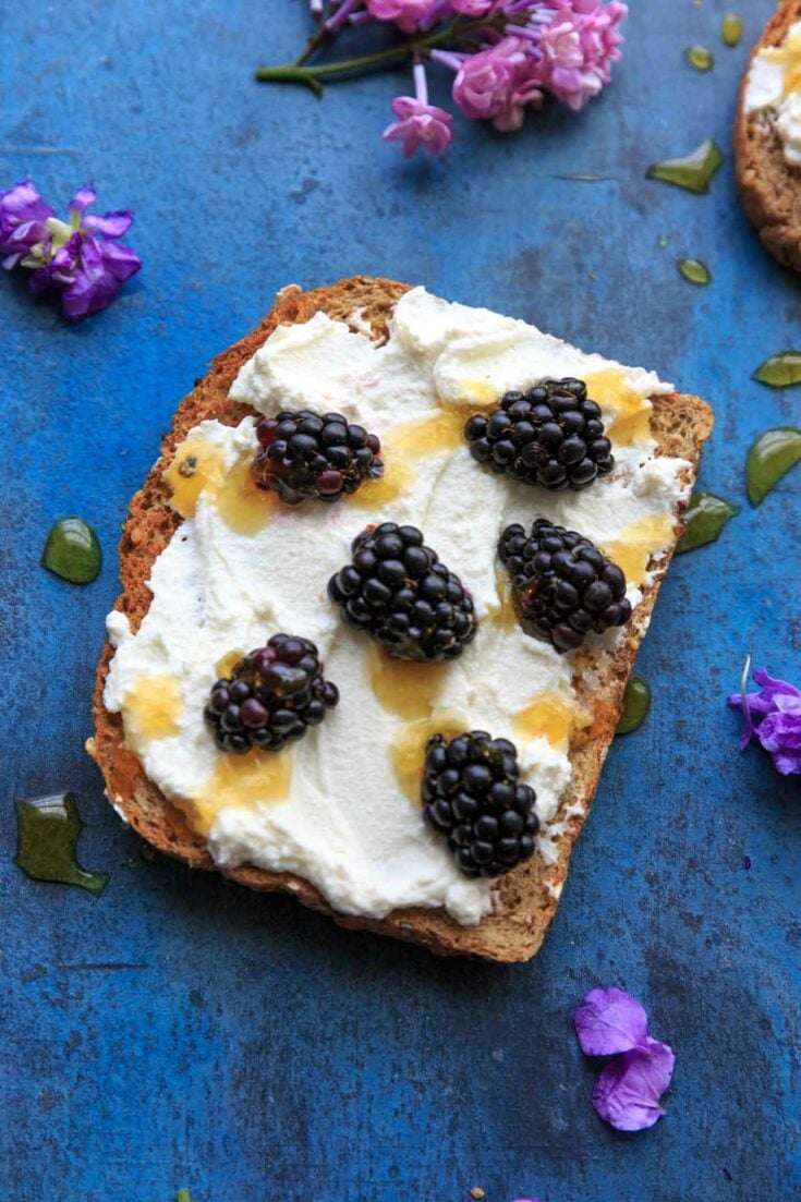 Blackberry Ricotta Toast with honey drizzle. Makes for a great breakfast, midday snack, or even a fruit berry dessert!