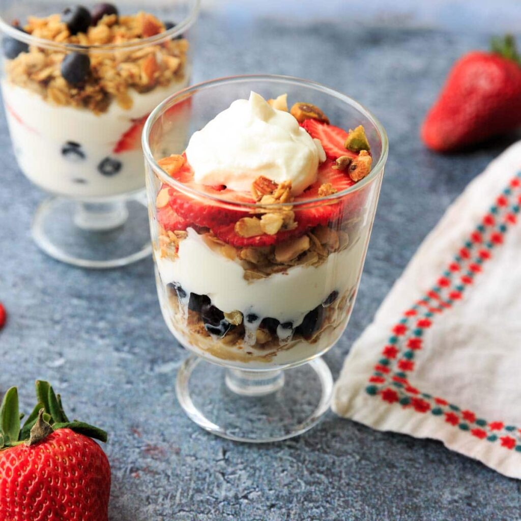 layered strawberry, yogurt and granola parfait