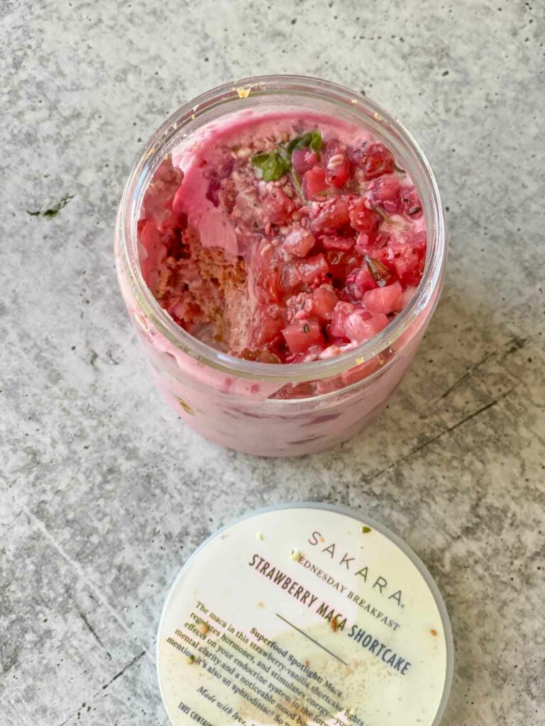 sakara breakfast strawberry maca shortcake