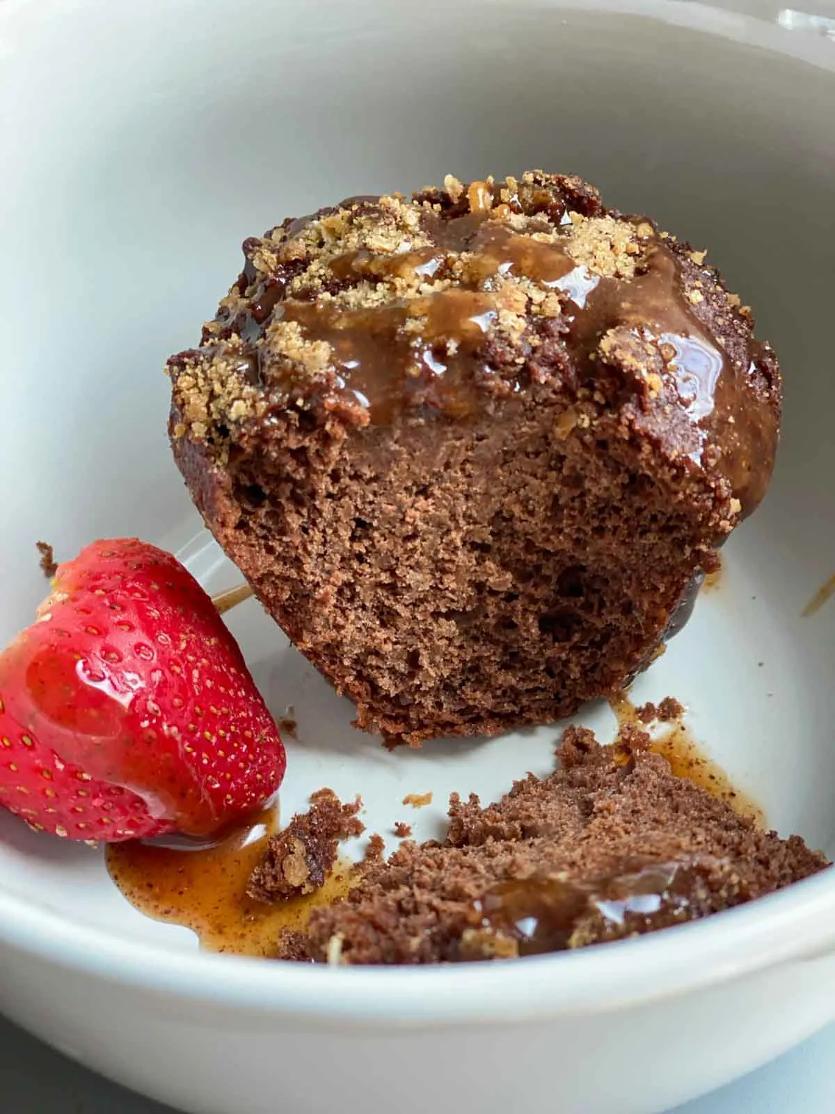 sakara chocolate love muffin with superfood caramel