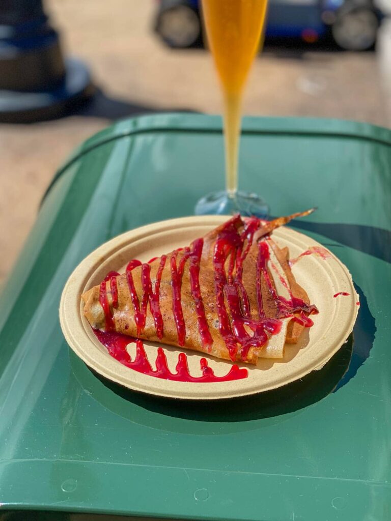 Epcot Crepes a Emporter Red Berries crepe